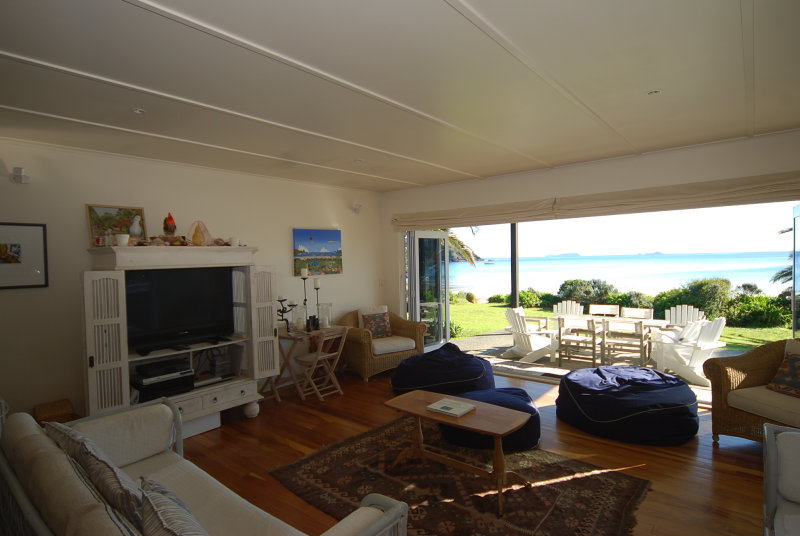 The Black Bach Visit Waiheke Holiday Houses